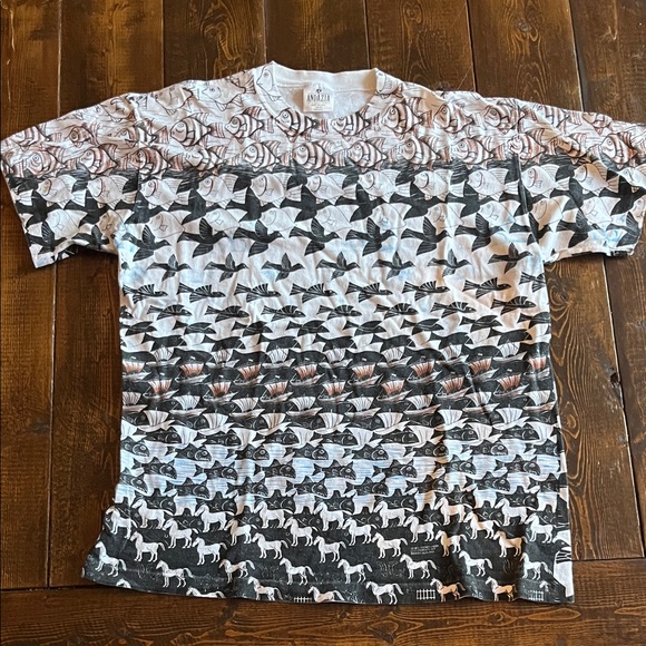 Vintage 90s MC Escher ‘sky and water’ tshirt size L